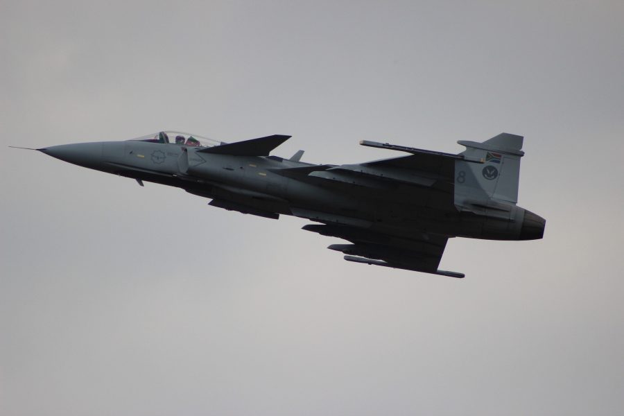 jet-g66f11c3b2_1920.jpg